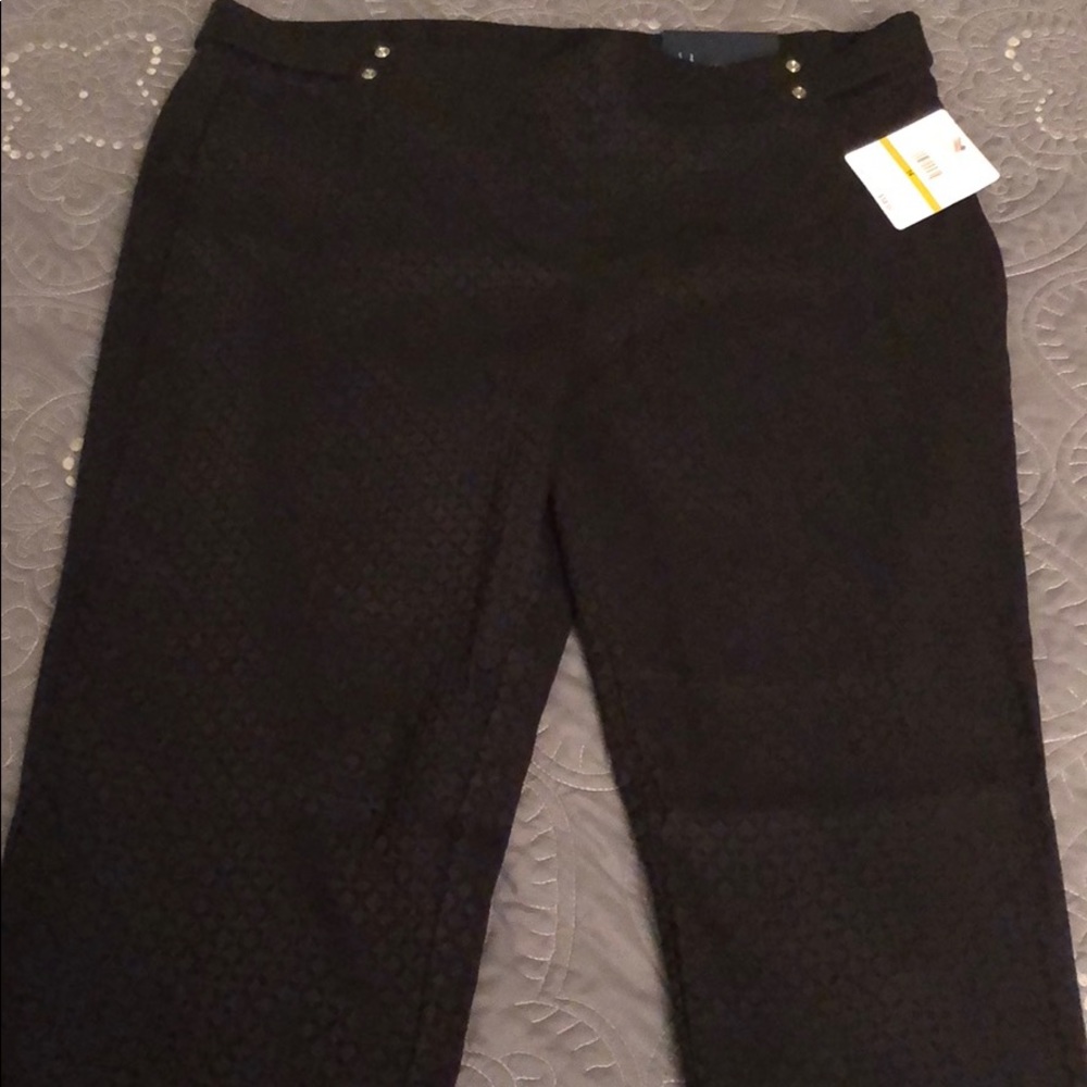 Stunning jacquard pattern stretch ankle pants
